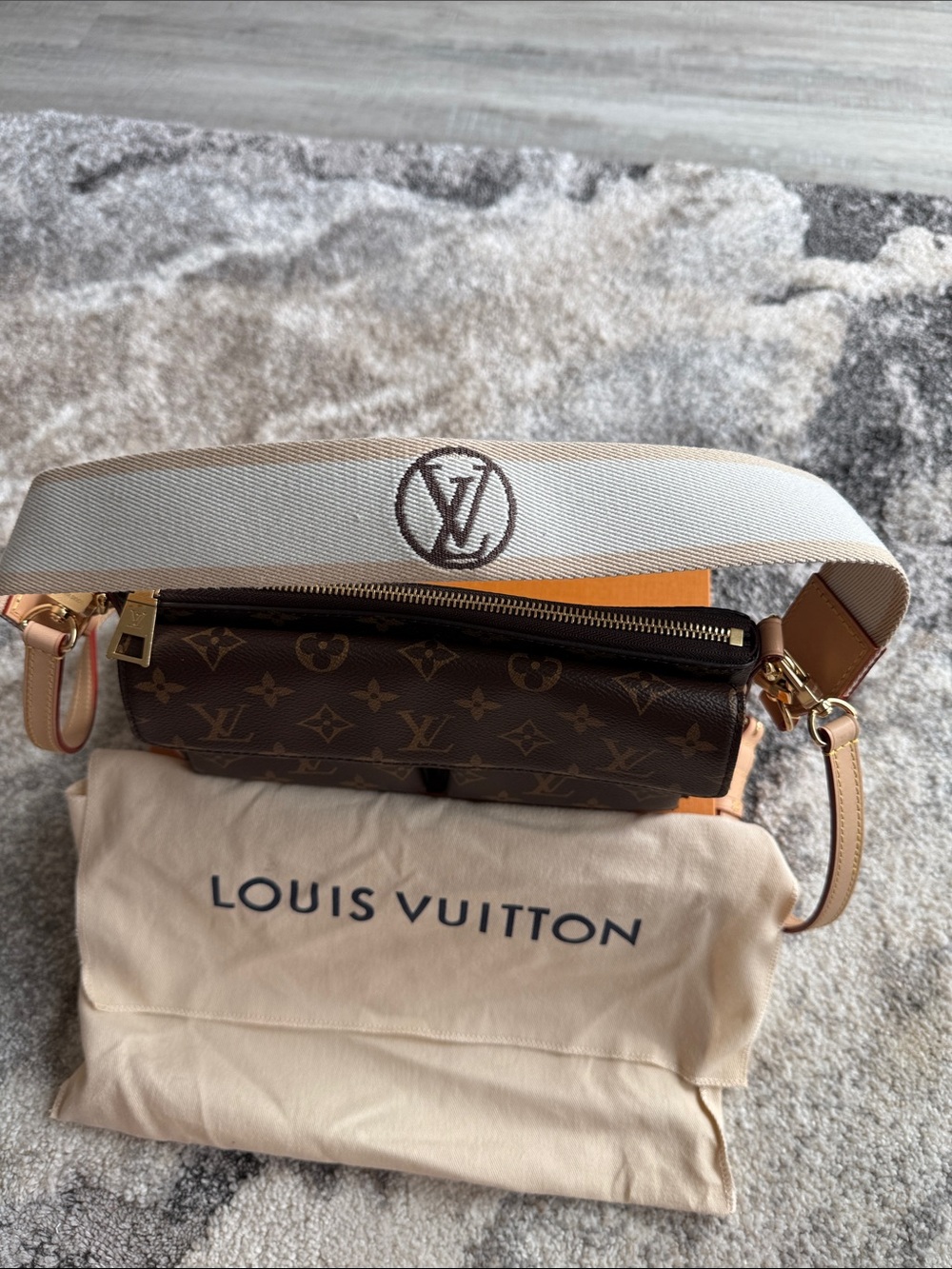Louis Vuitton Monogram Canvas Brown Crossbody with Natural Vachetta Trim - Picture 10 of 16